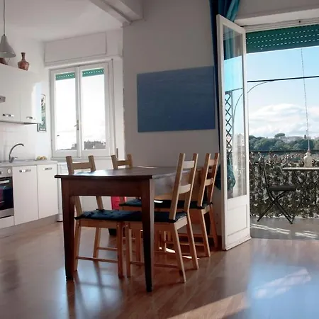 Апартаменты Mickey's House *